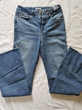 Good American Good Legs High-Rise Jeans in Medium Blue